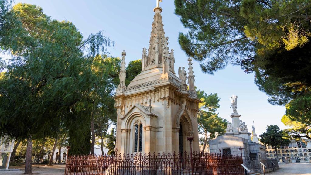 Imagen de una de las partes más atractivas del cementerio de Reus