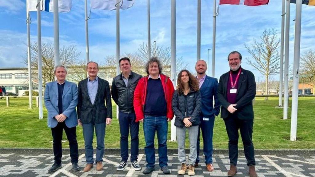 Representantes del grupo ITIS visitan centros de la ESA.