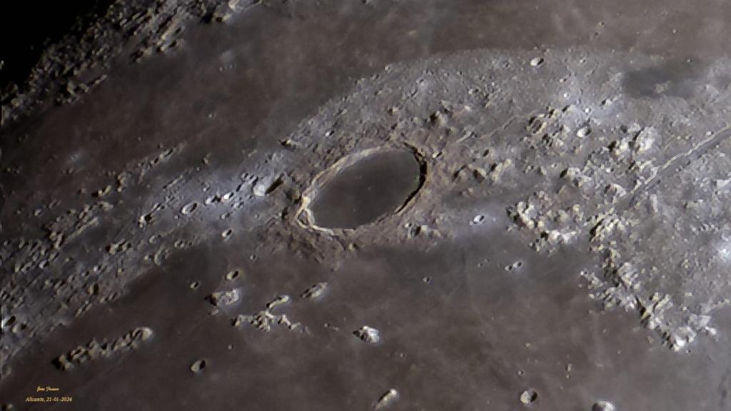 Un cráter de la Luna.