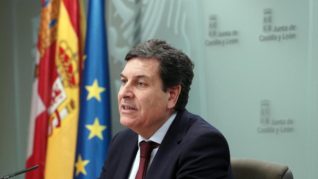 El consejero de Economía y Hacienda y portavoz, Carlos Fernández Carriedo, comparece en rueda de prensa posterior al Consejo de Gobierno.