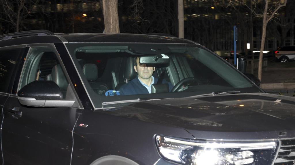 Bertín Osborne tras el cumpleaños de su hijo, intentando pasar desapercibido.