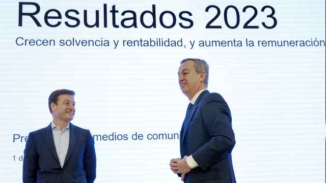 César González-Bueno, consejero delegado de Sabadell, y Leopoldo Alvear, director financiero del banco,  durante la rueda de prensa de presentación de los resultados del ejercicio 2023.