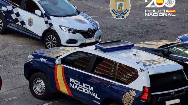 Vehículos de la Policía Local y de la Policía Nacional de Vigo.