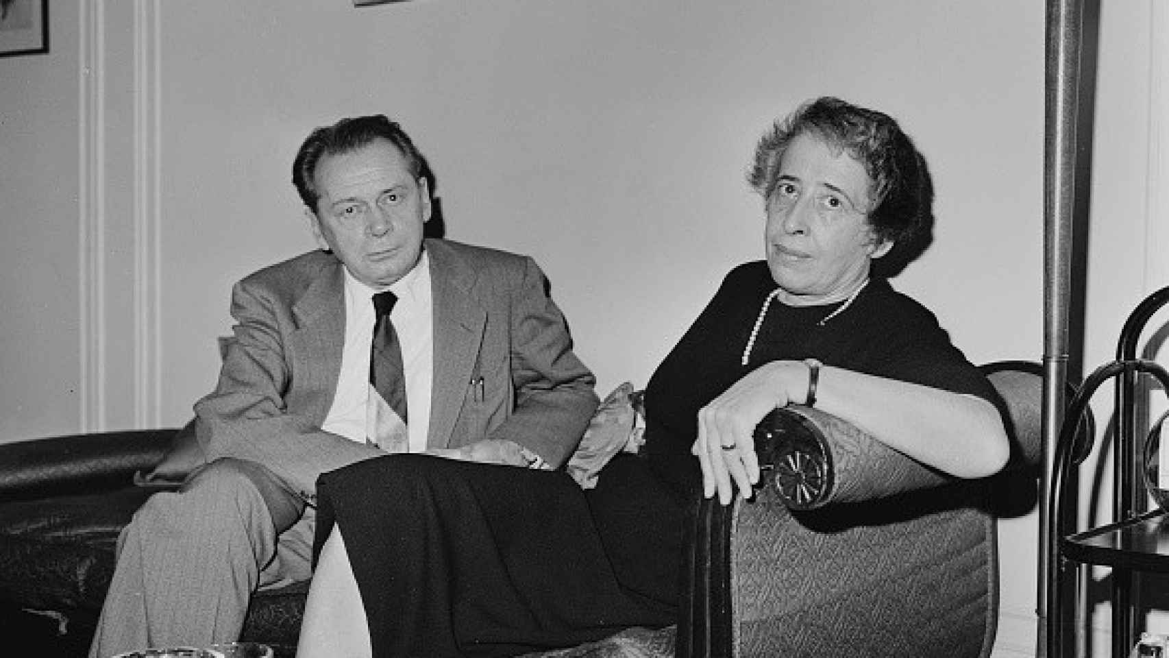 Hannah Arendt, junto a su marido en una foto de 1960.
