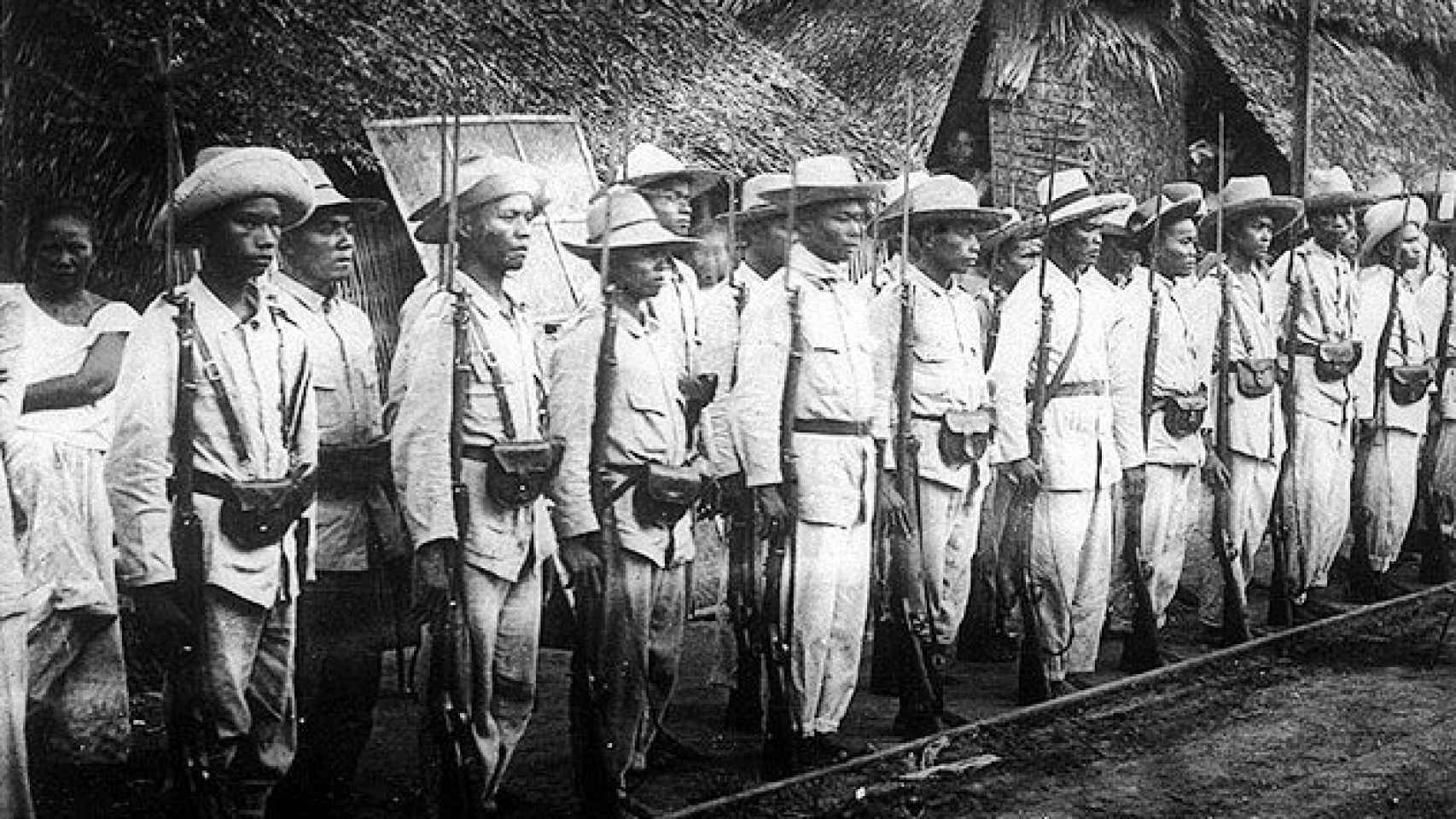 Miembros del Katipunan fotografiados en 1899