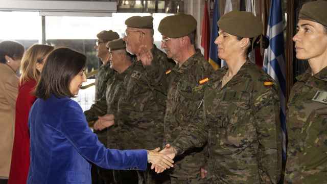 Margarita Robles visita la Residencia Militar de Castellón
