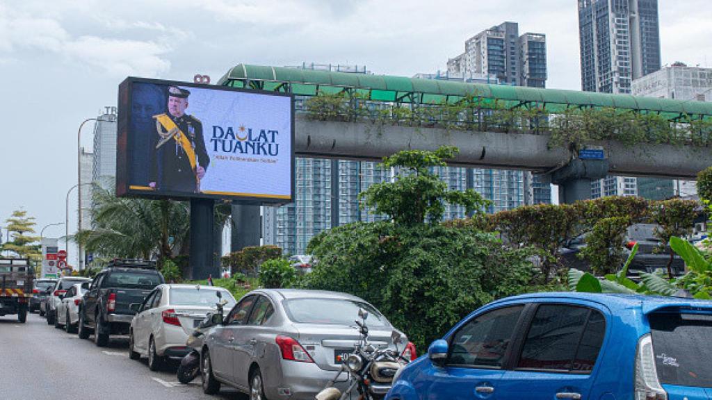 Un anuncio digital del sultán de Johor, Ibrahim Iskandar, en Johor Bahru, Malasia, el jueves 4 de enero de 2024.