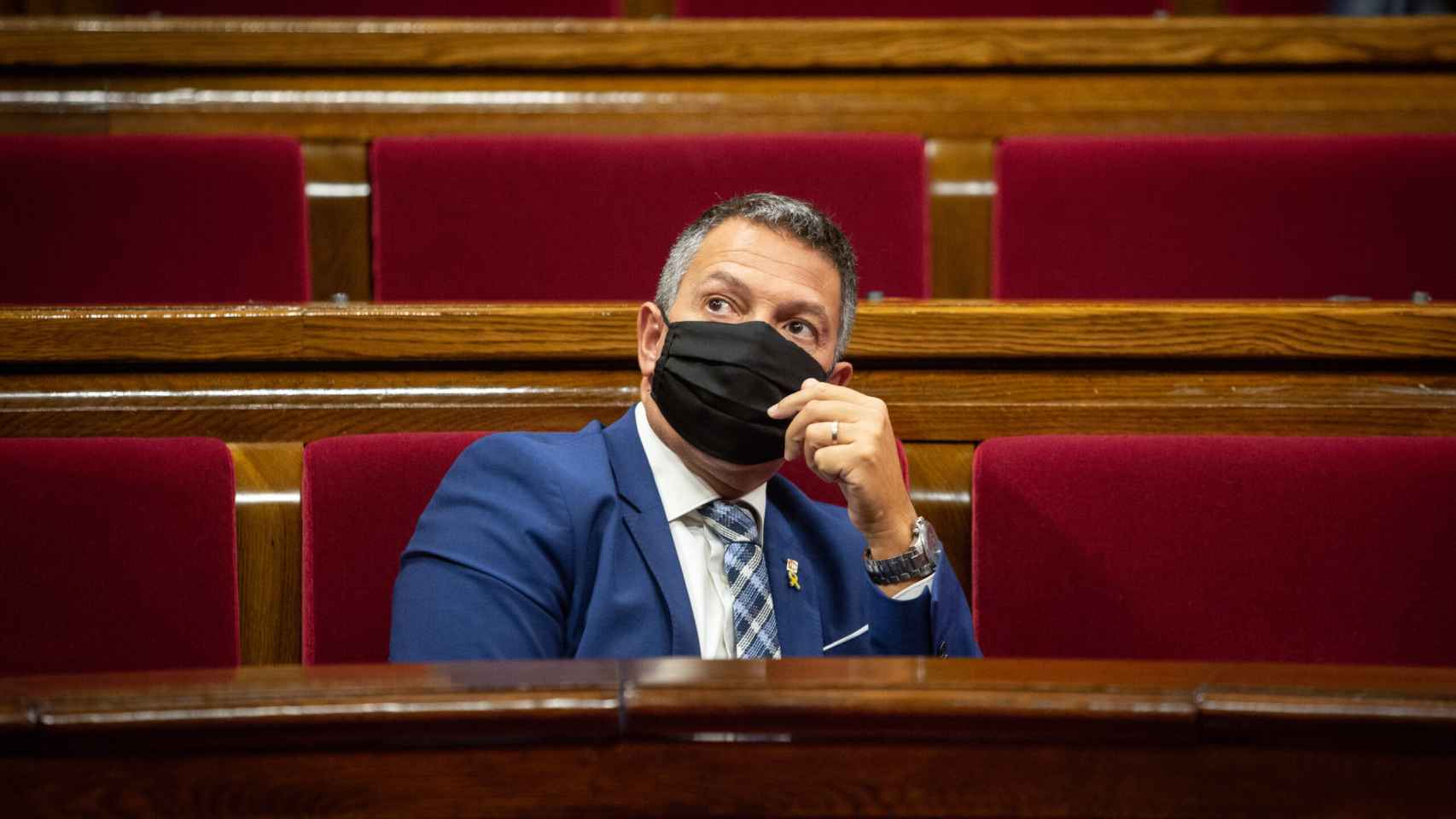 Miquel Samper en el Parlamento catalán durante su etapa como conseller de Interior