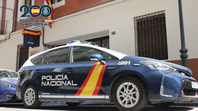 Un coche patrulla de la Policía Nacional de Alicante.