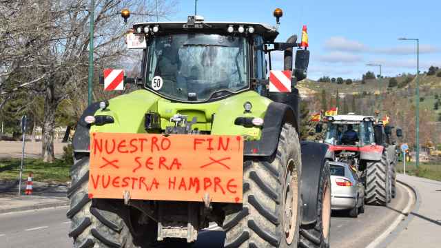 Los agricultores se manifiestan en Valladolid con sus tractores