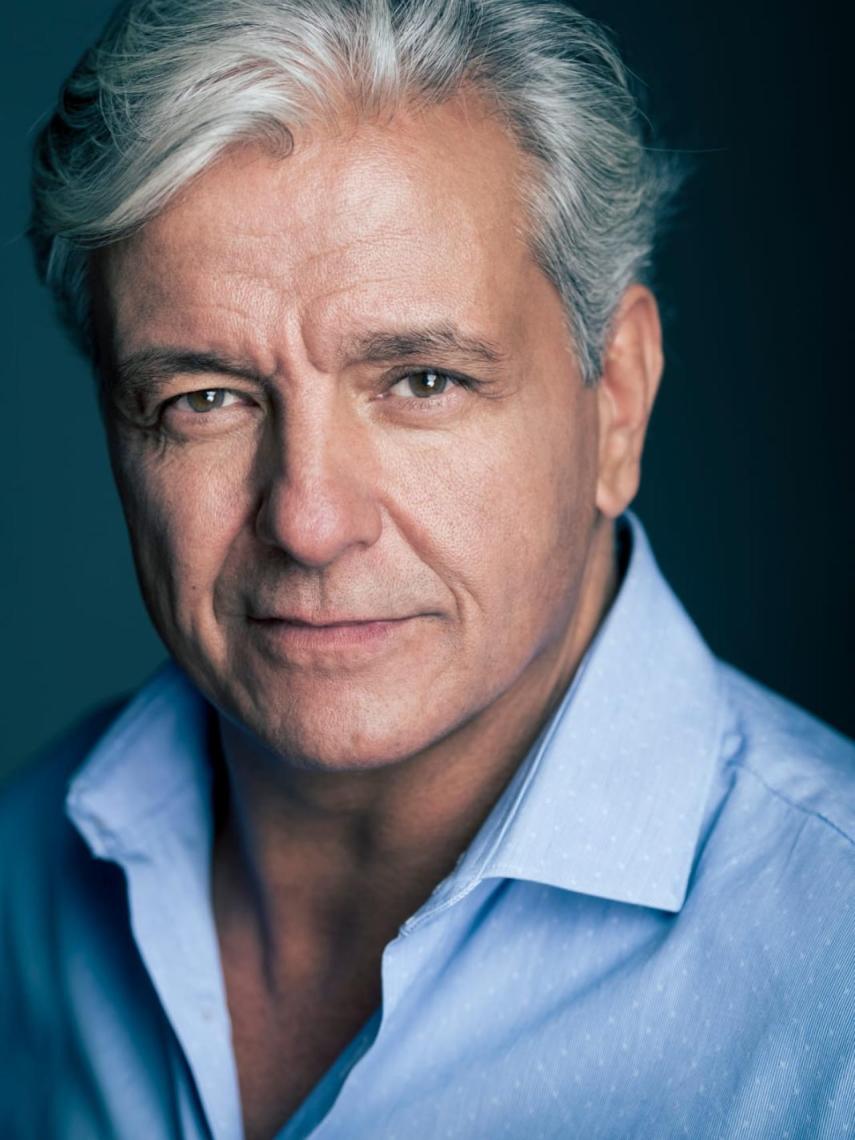 Posado de Alberto Closas Jr.