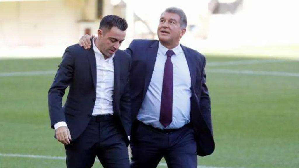 Xavi Hernández y Joan Laporta, en acto del Barça.