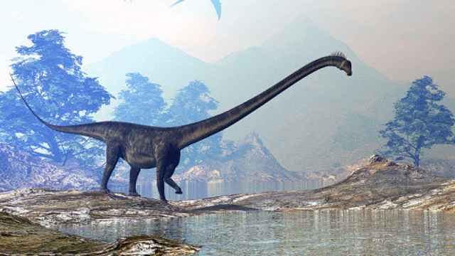 Recreación de un dinosaurio 'Barosaurus' en un entorno prehistórico.