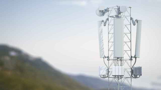 Imagen de una antena 5G con equipamiento de Ericsson.