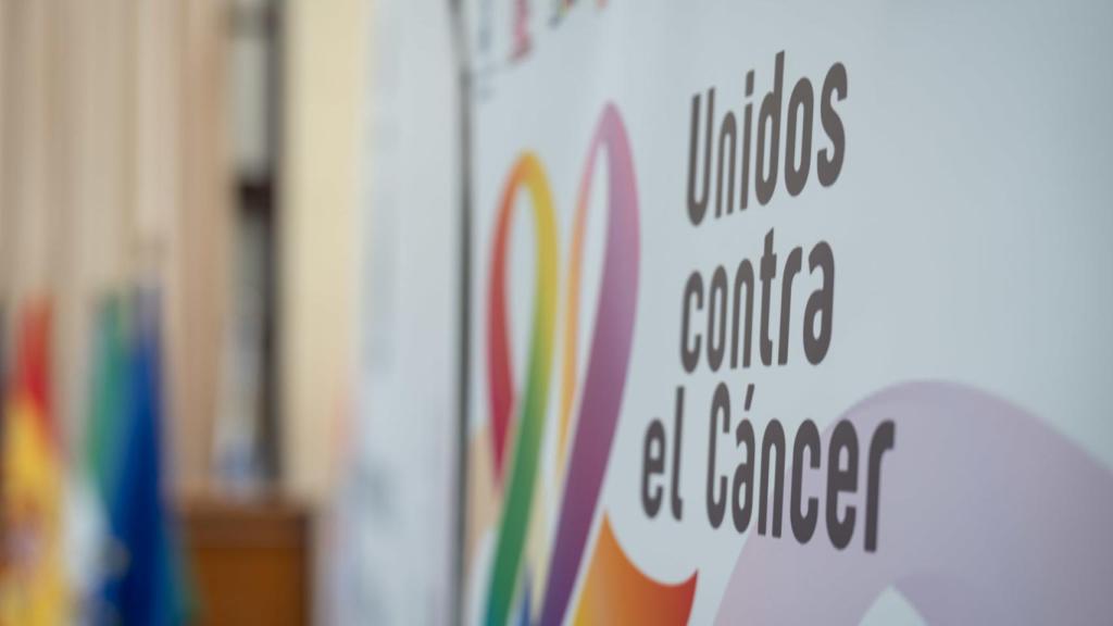 Cartel de conmemoración del Día Mundial contra el Cáncer del Ayuntamiento de Málaga.
