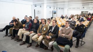 De derecha a izquierda: Álvaro, Zoilo, José María, Pablo, Francisco Javier y Alfonso, los seis hijos del empresario José María Ruiz-Mateos, este lunes en la Audiencia Nacional.
