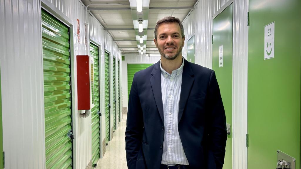 Alberto Serrano, en el centro de trasteros de avenida Los Vegas.