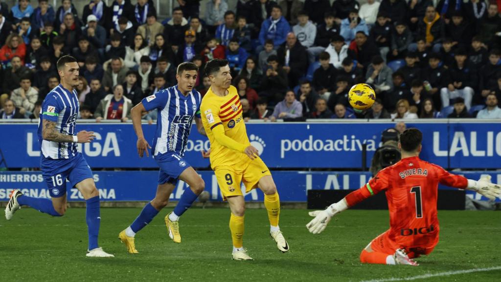 Definición de Lewandowski para poner el 0-1 ante el Alavés