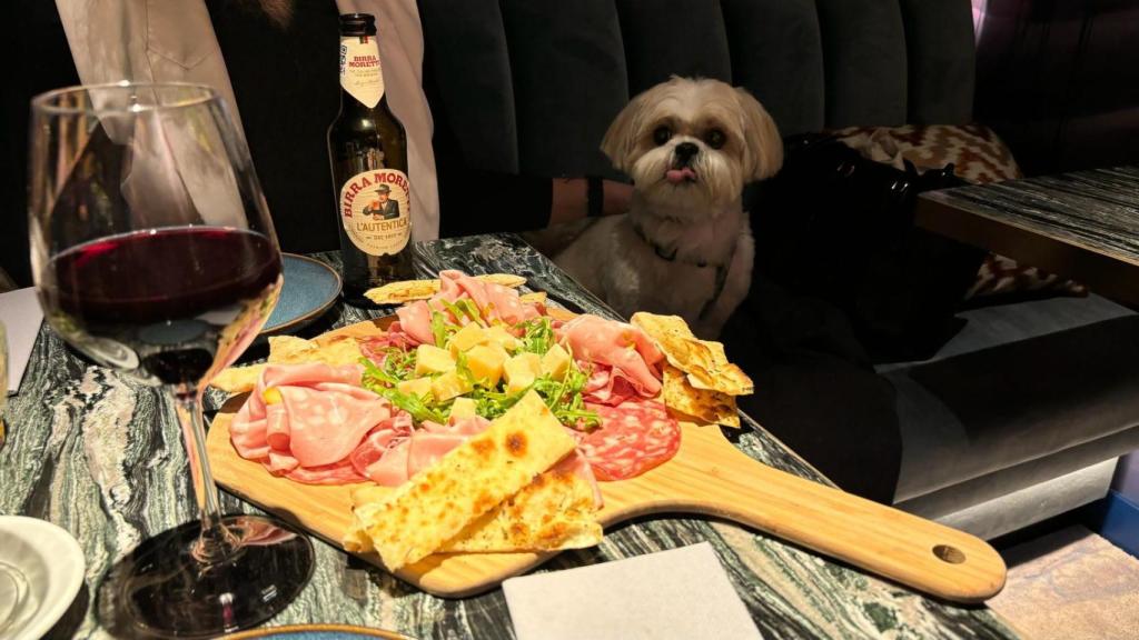 También podrás disfrutar de una tabla de embutidos con denominación de origen protegida.