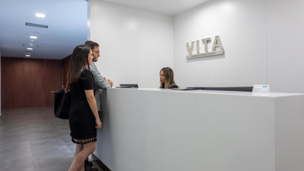 Una pareja acude a VITA Medicina Reproductiva de IMED Hospitales.