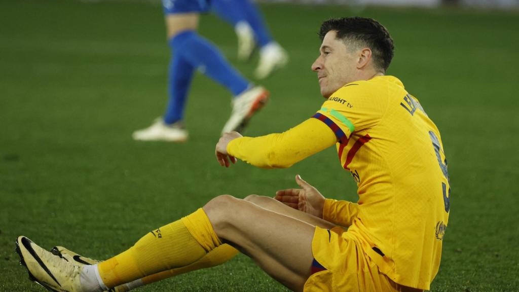 Lewandowski, con el brazalete verde en apoyo al cáncer