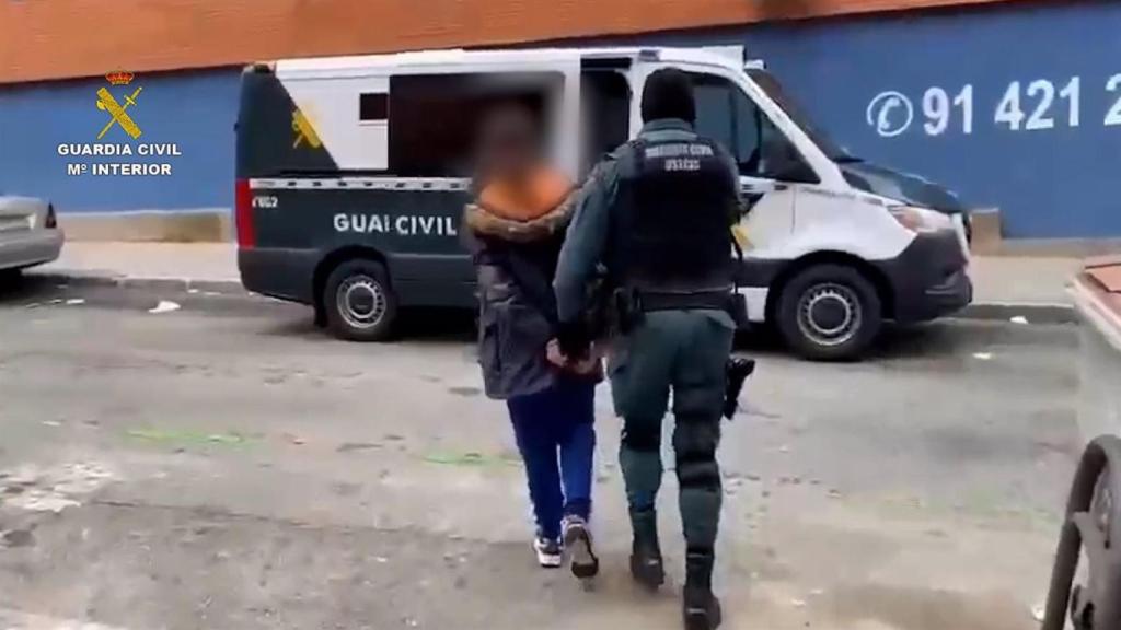Detenido un hombre que captaba y engañaba a niños en redes sociales para generar contenido pedófilo.
