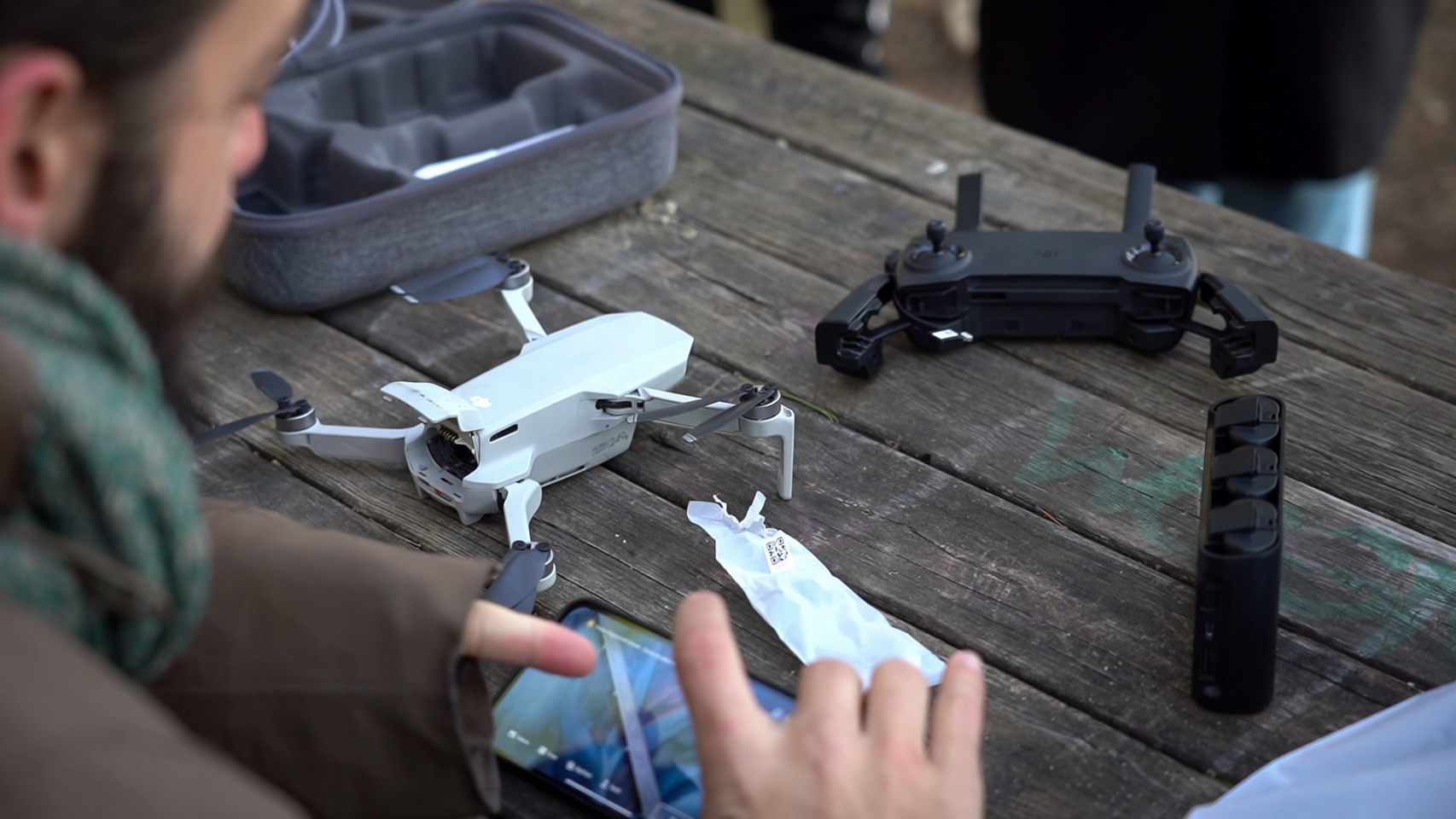 El dron DJI Mavic mini es un dron sencillo con todas las prestaciones para elevar los reportajes d elos alumnos.