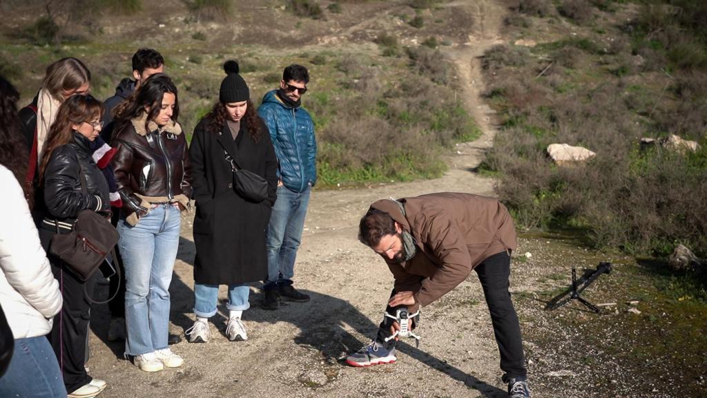La calibración es esencial para comenzar el vuelo con dron.