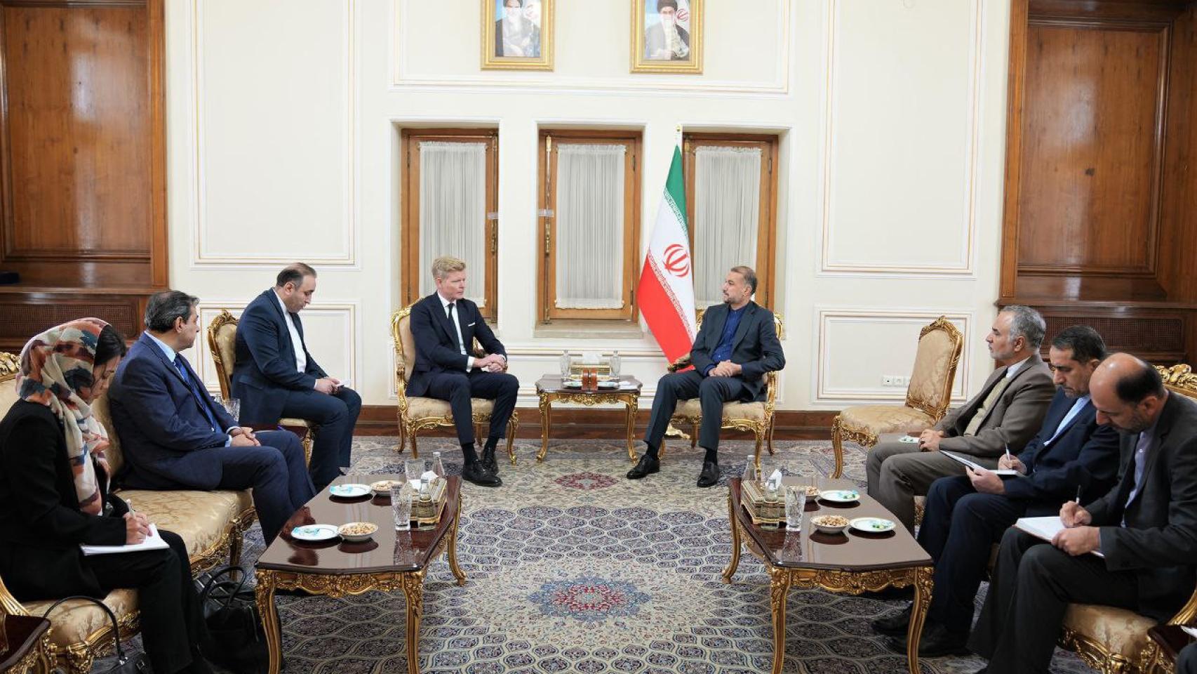 El enviado especial de la ONU en Yemen, Hans Grundberg, se reúne con el ministro de Asuntos Exteriores de Irán, Hossein Amir-Abdollahian, en Teherán.