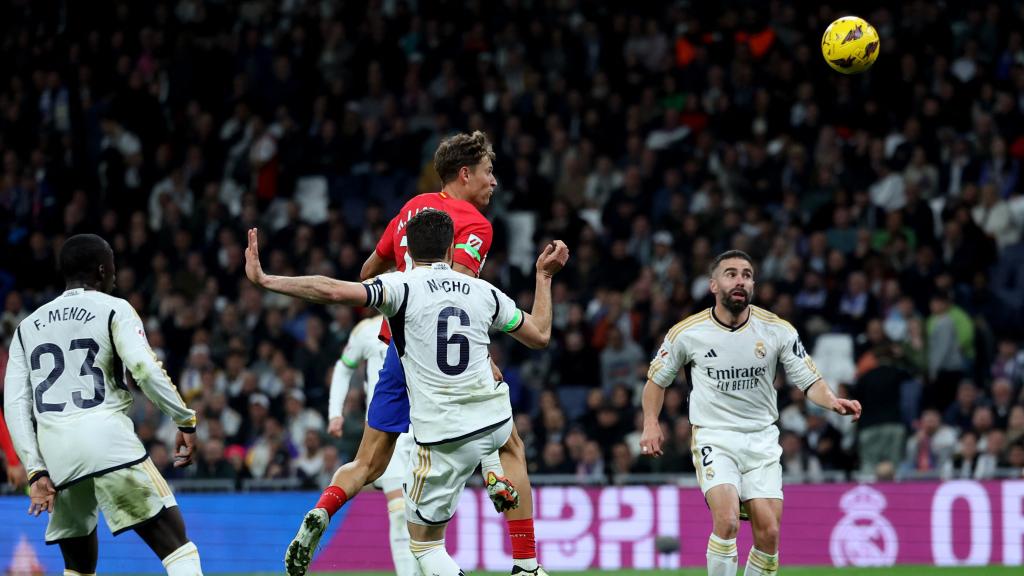 Cabezazo de Marcos Llorente para hacer el 1-1 en el derbi madrileño