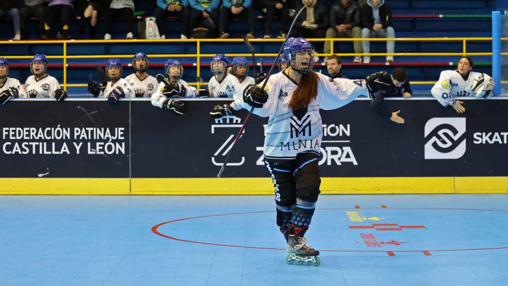 Munia Panteras en la Copa de hockey en línea en Zamora