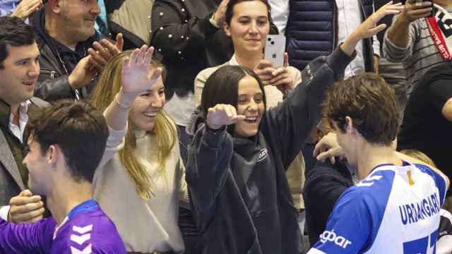 Victoria Federica, muye emocionada y apoyando a su primo en su último partido.