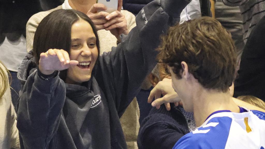 Victoria Federica, muy emocionada y apoyando a su primo en su último partido.
