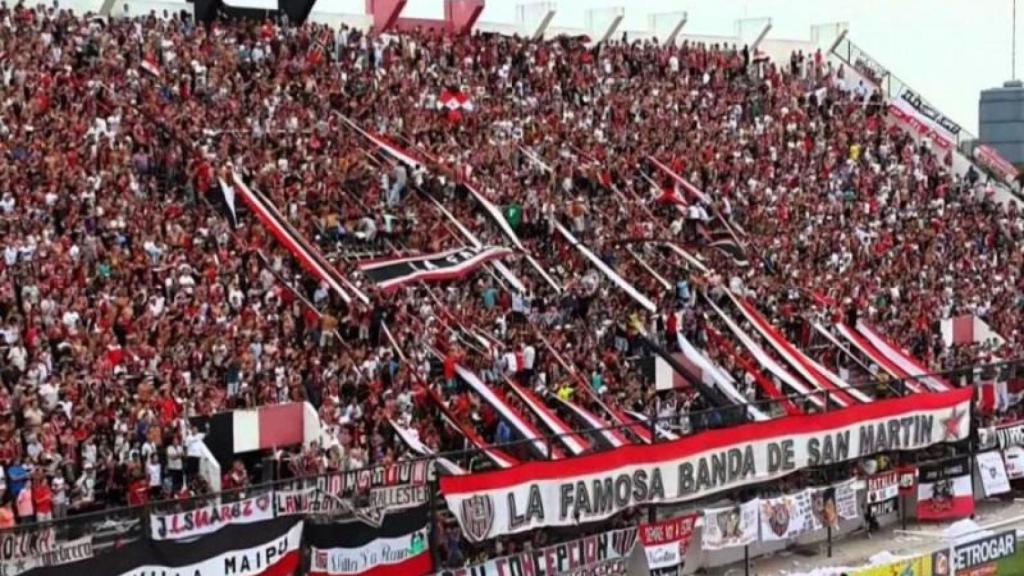 Afición de Chacarita Juniors durante un partido.