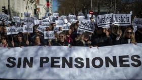 Decenas de personas protestan durante una manifestación de abogados y procuradores, a 3 de febrero de 2024,.