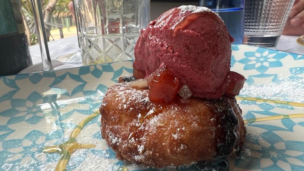 El postre incluye esta delicia que bautizan como 'Ahívalahostia'.