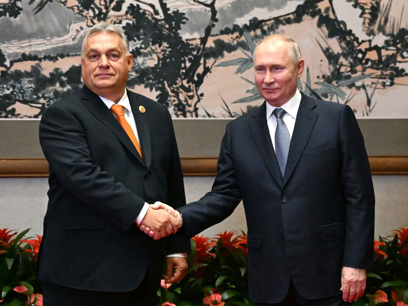 Viktor Orbán y Vladímir Putin, en un foro celebrado en China en octubre de 2023.