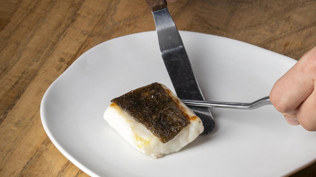 Rodaballo y ensalada de halófilas.