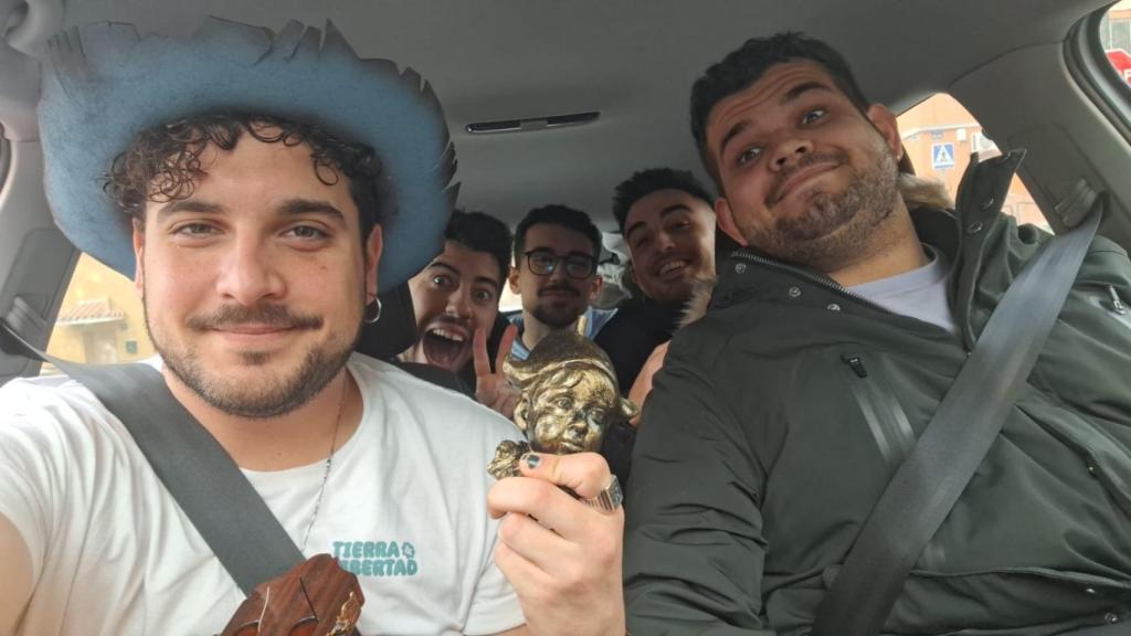 Les queda, al menos, la cabeza del premio intacta.