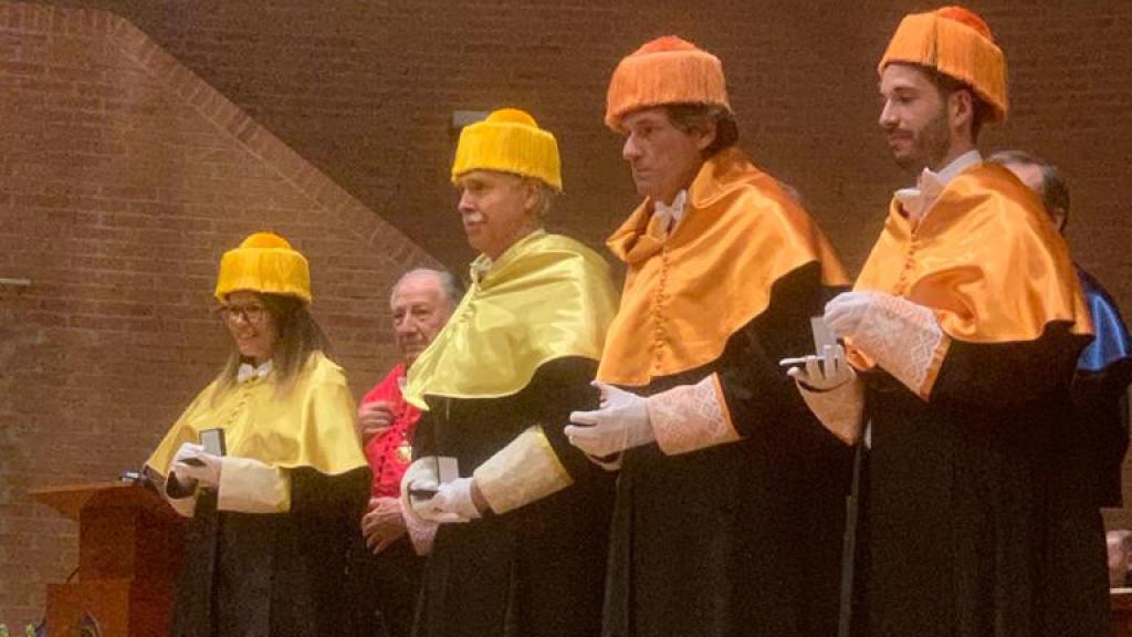 Ricardo Ortega, segundo por la izquierda.