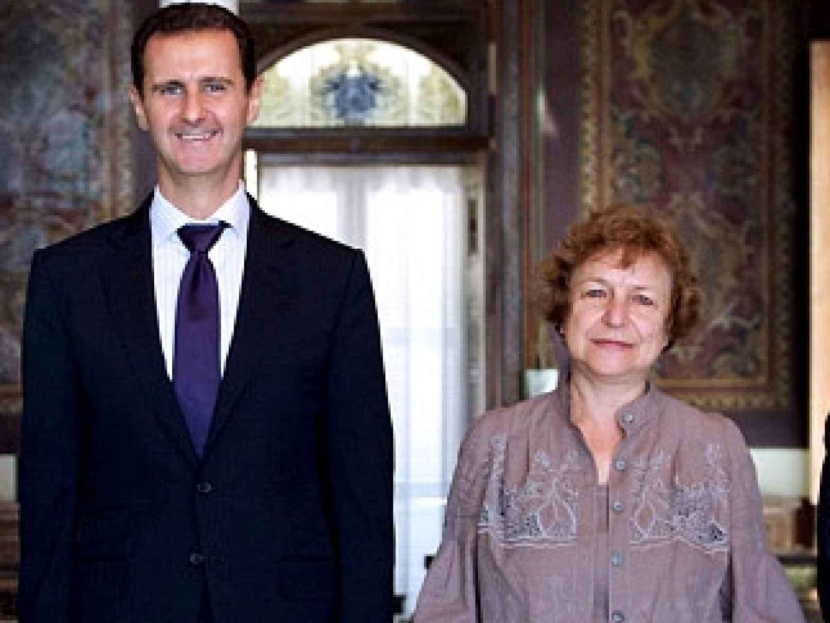 El dictador sirio Bashar al Asad junto a la eurodiputada letona prorrusa Tatjana Zdanoka, acusada de espía, en 2016, en Damasco.