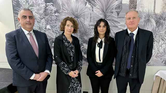 Roberto Media, Beatriz Malagón, Andrea Cebrecos y Eduardo Arasti en la firma del contrato de Capital Energy y Cementos Portland Valderrivas.