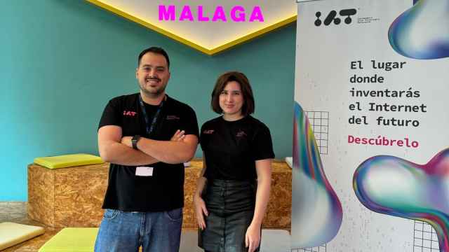Juan Tejada y Ana Rodríguez, de Málaga Tech, posan en el Polo Digital.