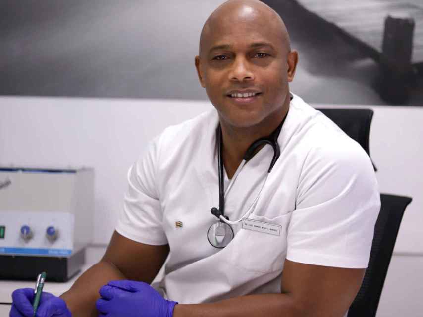 Luis Montel, en su consulta.