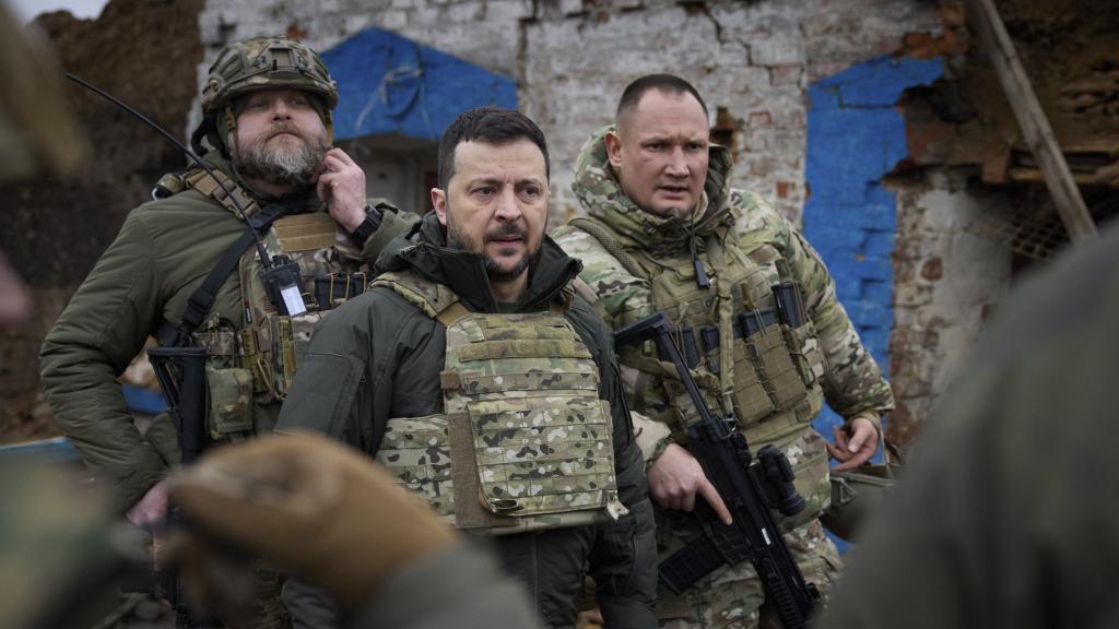 El presidente ucraniano, Volodimir Zelenski, en la región de Zaporiyia este domingo 4 de febrero.