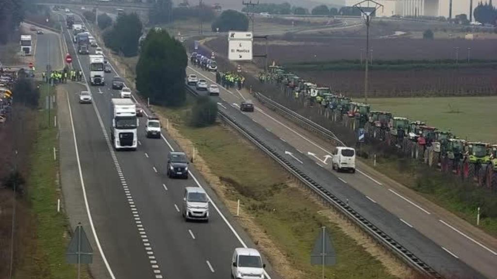 Problemas en el tráfico en la A-62, entre Tordesillas y Villamarciel, por las protestas de los agricultores