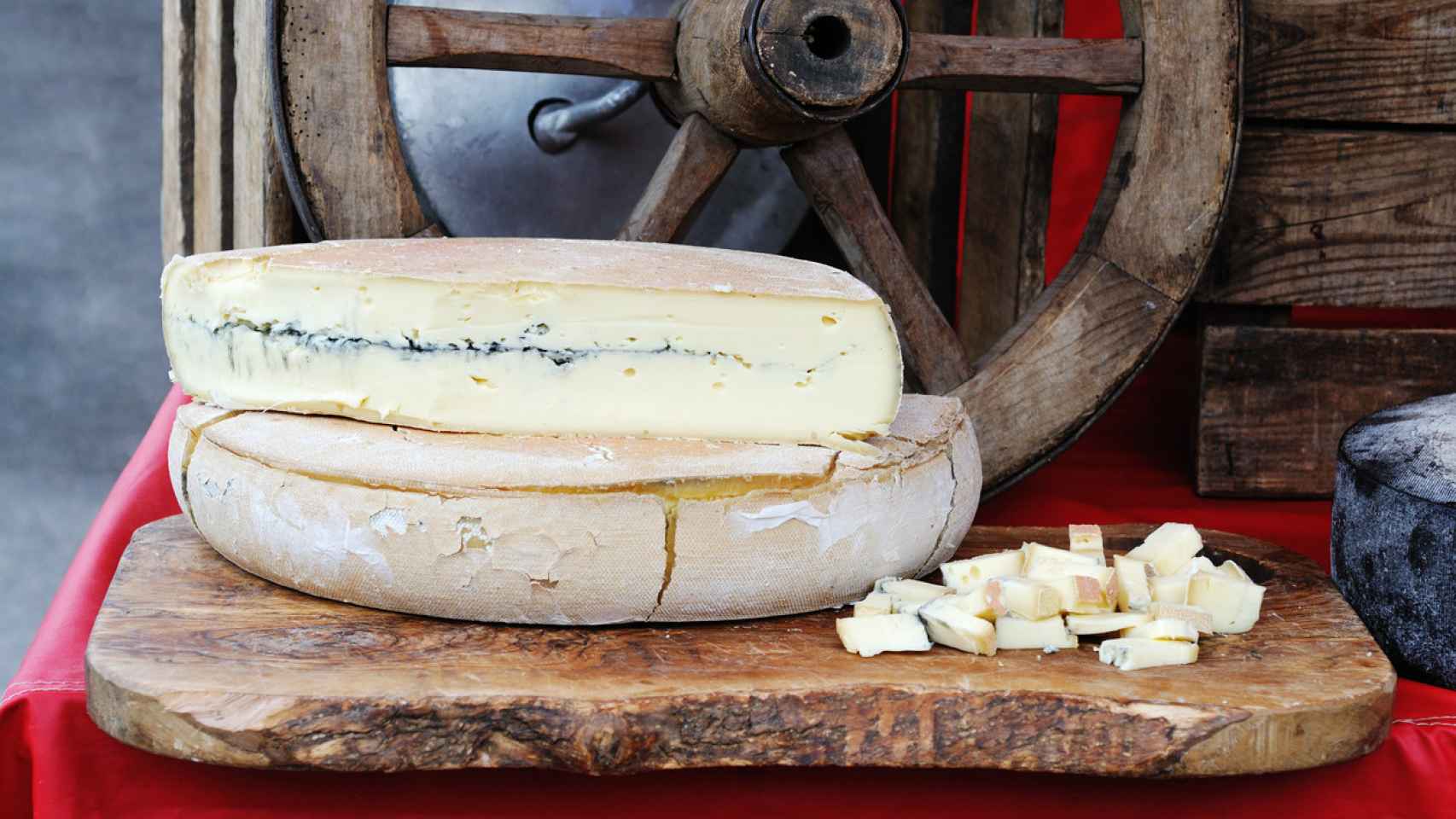 Imagen de queso morbier francés.