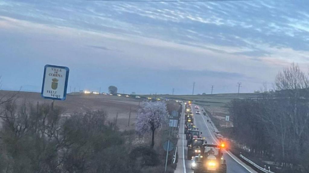 Una de las columnas de tractores en Algete.