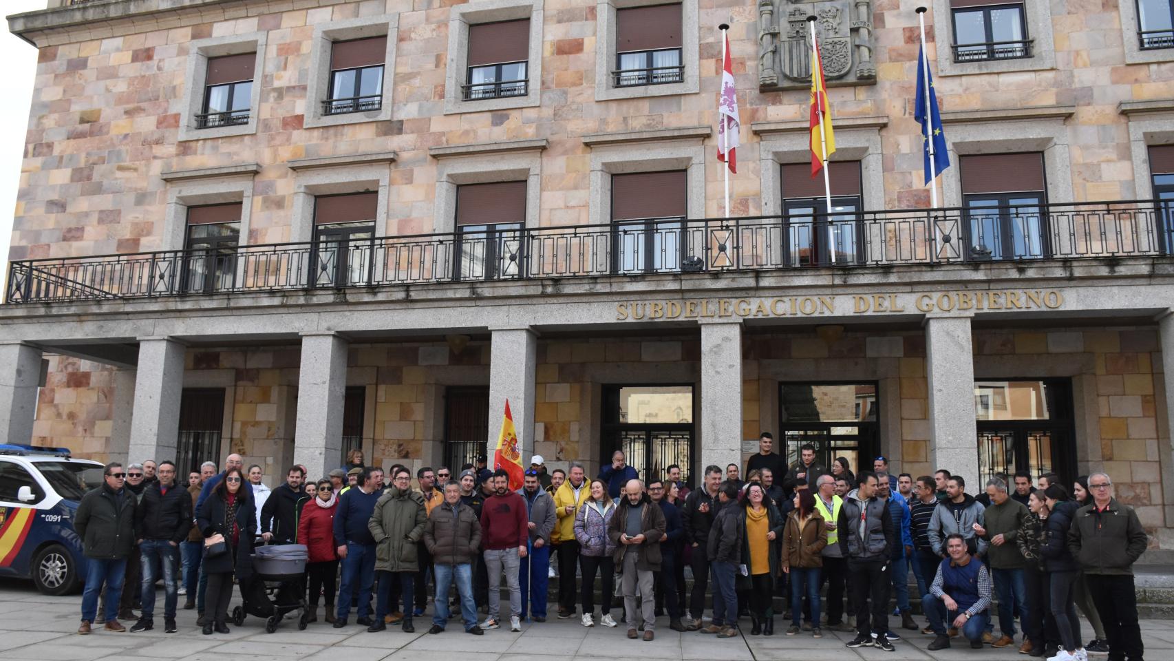 Los manifestantes agrarios a las puertas de la Subdelegación del Gobierno en Zamora