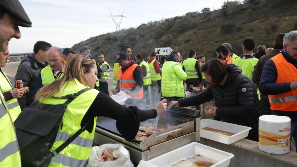 Corte de la autovía A11 a la altura de Roales del pan